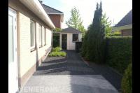 Onderhoudsarme zijtuin met verharding van split