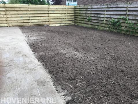 Resultaat na leeghalen tuin en aanleveren van grond en zand