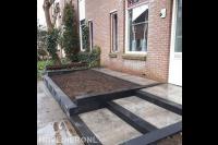 Stenen trappetje met natuursteen tegels