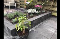 Plantenbak van stapelblokken