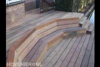 Houten vlonder met zitbank