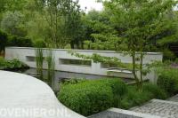 Tuin met veel groen aan waterkant 2