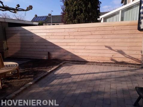 Houten schutting plaatsen