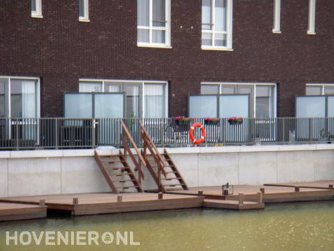 Aanlegsteigers bij nieuwbouwwoningen aan het water 1