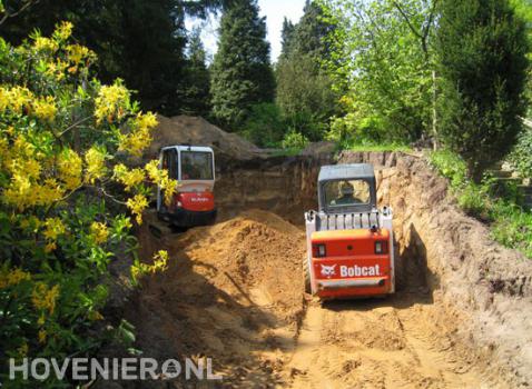 Grondverzet met bobcat en minigraver