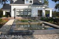 Strakke vijver in villatuin 1