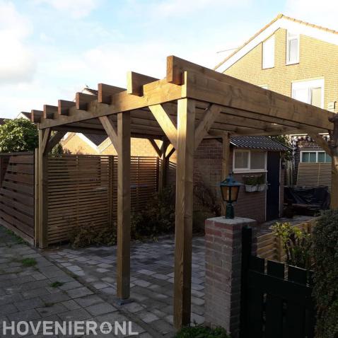 Grote houten pergola