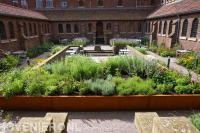 Binnentuin met terras in zitkuil en borders van cortenstaal 1