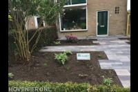 Voortuin aanleggen met bestrating en nieuwe beplanting 1