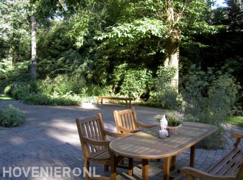 Terras met tuinset