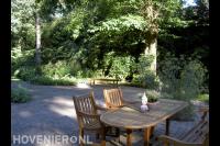 Terras met tuinset