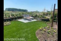 Moderne tuin met speelse vormen