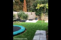 Achtertuin met zithoek en gazon