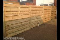 Houten schutting plaatsen