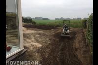 Tuin afgraven met minigraver