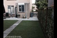 Gazon van graszoden en hedera schutting 1 2