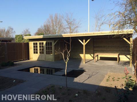 Houten tuinhuis met grote overkapping