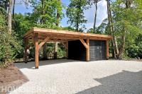 Houten overkapping met schuurtje