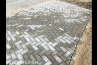 Bestrating van betonklinkers