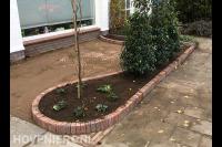 Aanleggen voortuin met bestrating van klinkers en border