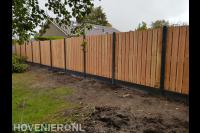 Hout beton schutting plaatsen