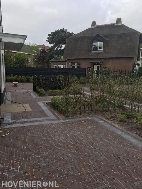 Tuin bestraten met klinkers in waalformaat