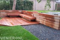 Houten beschoeiing en vlonder met maatwerk bankje