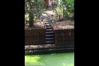 Beschoeiing en trap bij tuin langs waterkant 2