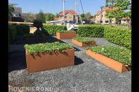 Onderhoudsarme tuin met basaltsplit en cortenstaal plantenbakken