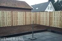 Houten schutting plaatsen
