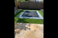 Kunstgras rondom trampoline