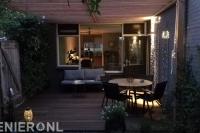 Houten terras met verstelbaar lamellen-dak