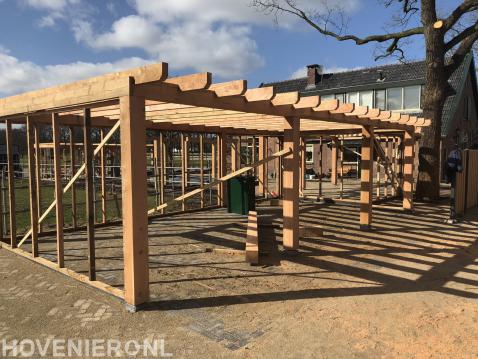 Grote houten pergola