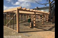 Grote houten pergola