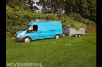 Bedrijfsbus met aanhanger