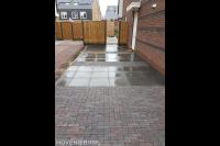 Oprit bestraten met klinkers en betontegels