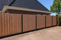 Houtbetonschutting in Frieschepalen