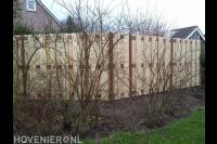 Houten schutting plaatsen