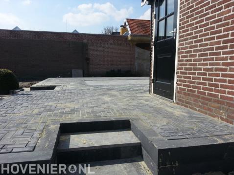 Trappetje naar verhoogd terras