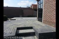 Trappetje naar verhoogd terras