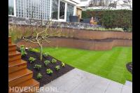 Hoogteverschillen met keerwanden van cortenstaal