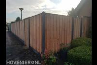 Hout beton schutting plaatsen