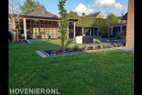 Achtertuin met tuinhuisje