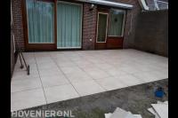 Terras van keramische tegels