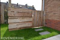 Schutting met schaaldelen