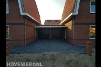 Opritten nieuwbouwwoningen bestraten met betonklinkers