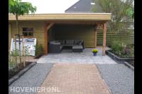 Tuinaanleg met bestrating en houten schuurtje met overkapping 2