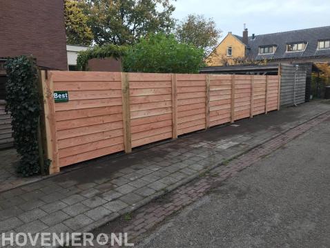 Houten schutting plaatsen