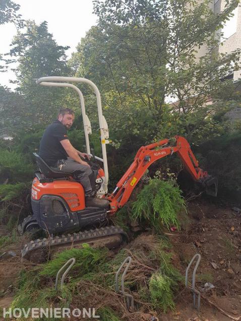 Tuin leeghalen met minikraan