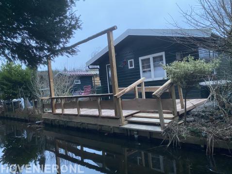 vlonder, met reling, aanlegtrap van douglas en eiken